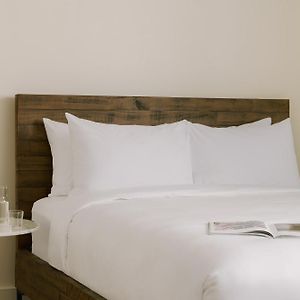 Habitación con Cama Queen Adaptada para Discapacitados